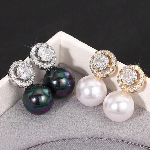 Elegant Gold and Pearl Drop Earrings - Picture 3 of 3